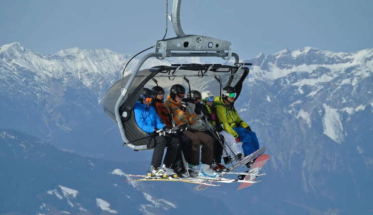 Na portalu Onet pojawiła się opinia prawnika o tym, że zamknięte stoki ponownie mogą zostać otwarte i działać przez błąd w rozporządzeniu.
