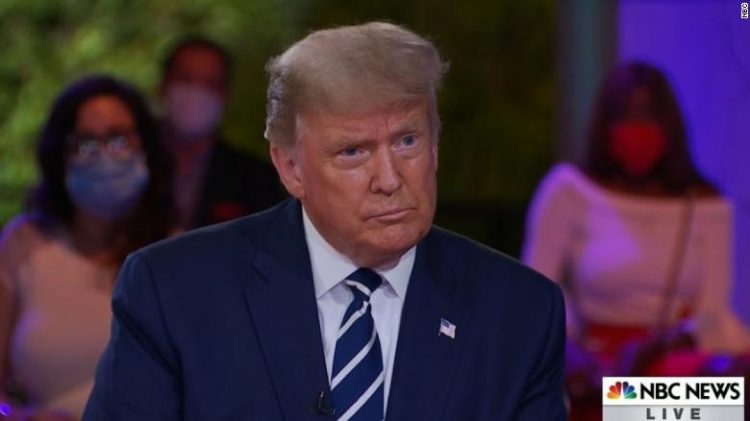 Wybory w USA: Gazeta "Washington Post" ujawnia co Donald Trump robił podczas zamieszek w momencie gdy trwał atak na Kapitol.