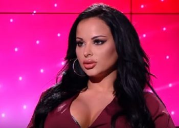 Esmeralda Godlewska to celebrytka, która dobrze wie co znaczą operacje plastyczne, na Instagram pokazała stare zdjęcia, metamorfoza zaskakuje