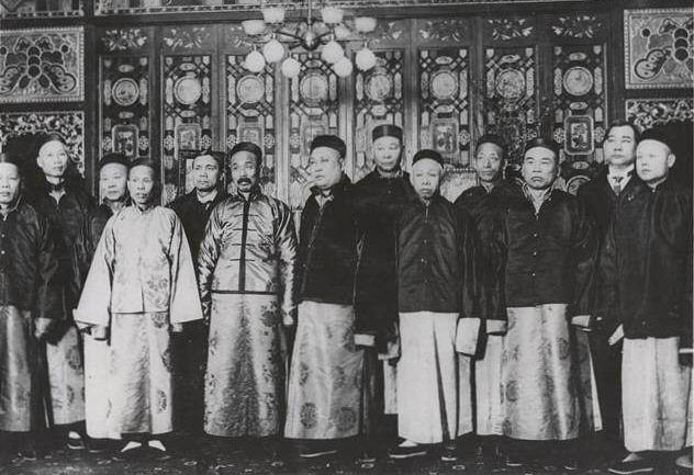 Koro jest to tajemnicza choroba, na którą zapadają tysiące mężczyzn, objawia się panicznym strachem przed tym, żeby penis nie został...