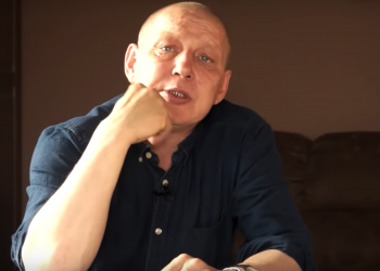 Jasnowidz Krzysztof Jackowski zdradził jak będzie wyglądała walka przeciwko COVID-19, nie mamy co liczyć na luzowanie obostrzeń.