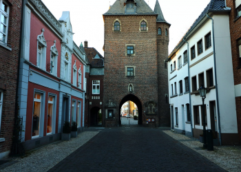 Francja: Rządowy doradca zaznacza, że potrzebny jest kolejny, trzeci już lockdown, gdyż sytuacja z COVID-19 może być nie do opanowania.