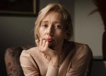 Serial TVP pod tytułem "Osiecka" wywołał kolejny skandal. Wypowiedziała się Hanna Bakuła. „Scenarzyści nie mieli pojęcia o życiu Agnieszki!”