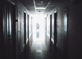 Wielka Brytania: Polak w śpiączce został odłączony od aparatury podtrzymującej życie i pożywienia, polskie MSZ interweniuje w tej sprawie.