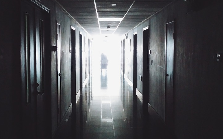 Wielka Brytania: Polak w śpiączce został odłączony od aparatury podtrzymującej życie i pożywienia, polskie MSZ interweniuje w tej sprawie.