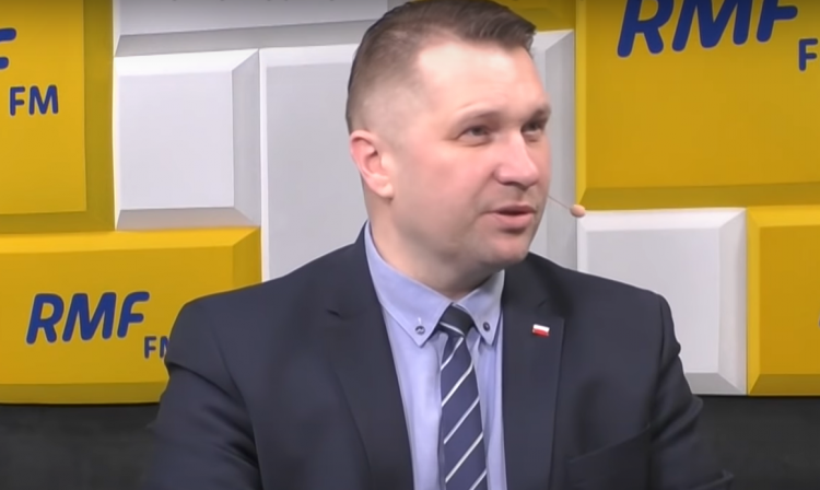 Minister edukacji Przemysław Czarnek w bardzo ostrych słowach wypowiedział się o rektorze warszawskiego Uniwersytetu Medycznego Gaciongu.