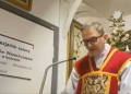 Skandal jaki wywołał podczas kazania w kościele były salezjanin ksiądz Michał Wóźnicki rozszedł się w Internecie szerokim echem.