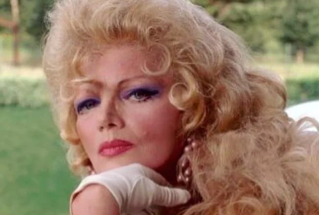 Violetta Villas po pobycie w Las Vegas uciekła w używki i uzależnienie, jej syn po latach wyznał, że tylko to trzymało ją później przy życiu.