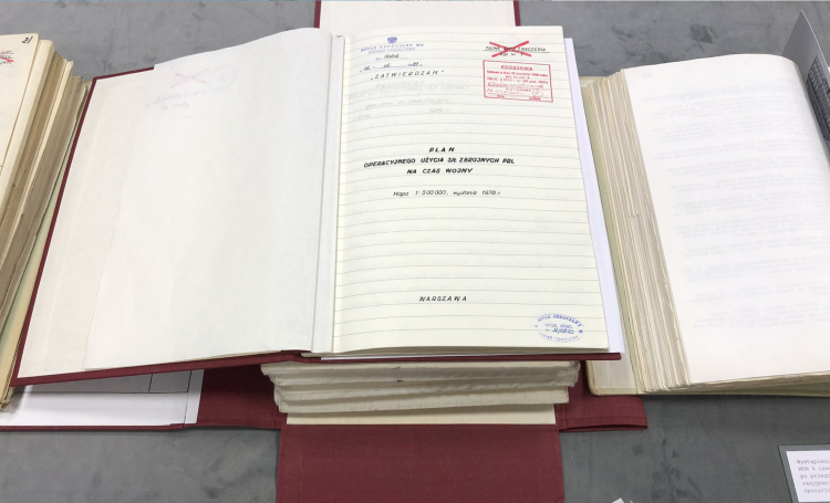 Wojsko odtajnia dokumenty z czasów PRL, wśród nich również te, w których znaleźć można procedury na wypadek gdyby wybuchła wojna atomowa.