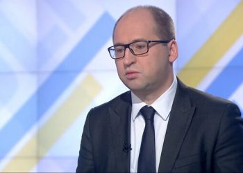 Adam Bielan i Jarosław Gowin prowadzą już otwartą wojnę, na oczach Polaków formacja Porozumienie wkroczyła w poważny kryzys