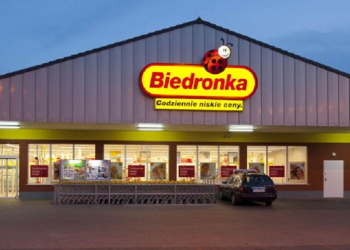 Sieć sklepów Biedronka popełniła olbrzymi błąd i sprzedawała wino za bezcen, butelka kosztowała jedynie niecałe 2 zł.