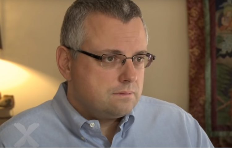 Marcin Wrona, dziennikarz stacji TVN jest w szpitalu, zdjęcie z podłączoną kroplówką oraz krótki komentarz umieścił na Twitterze