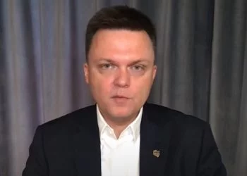 Szymon Hołownia odniósł się do rozmów jakie Jarosław Gowin (Porozumienie) miał prowadzić z opozycją. Były dziennikarz TVN pogrąża polityka