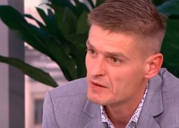 Kim jest sędzia Mariusz Wiązek, który skazał Komendę na 18 lat więzienia? Tomasz Komenda wczoraj usłyszał tym razem pozytywny dla siebie wyrok o wypłacie rekordowego odszkodowania za lata spędzone za kratami. Czy wydający wyrok poniesie konsekwencje? Oto kto skazał Tomasza Komendę