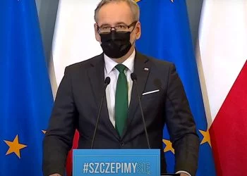 Decyzja zapadła w nocy, komunikat resortu zdrowia rozsyłany jest do wszystkich placówek, wstrzymywane są operacje i inne świadczenia