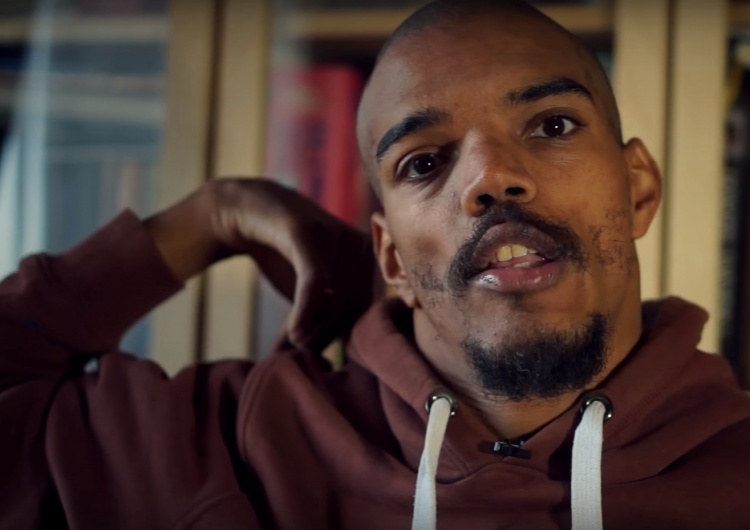 Bawer Aondo-Akaa został wyrzucony z pociągu: "„Zostałem przed chwilą siłowo wyniesiony", PKP Intercity odniosło się do sprawy