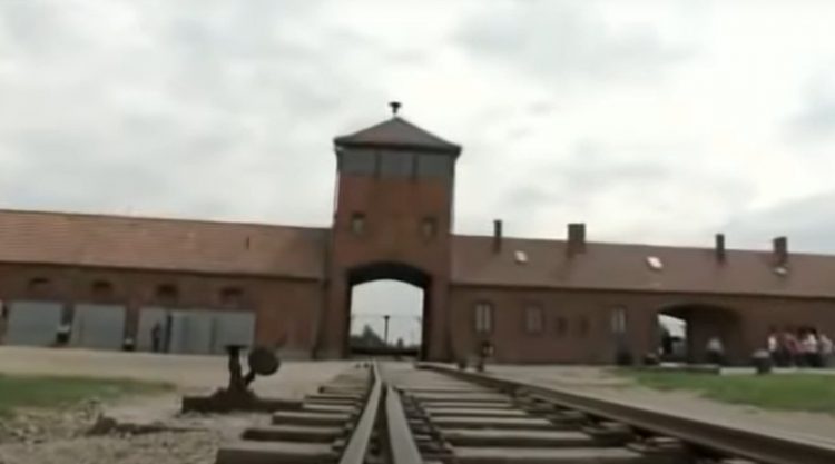 Muzeum ofiar nazistów w Auschwitz poinformowało, że odkryło niesamowite znalezisko w bucikach dzieci ofiar, pokazali to w serwisie Facebook.
