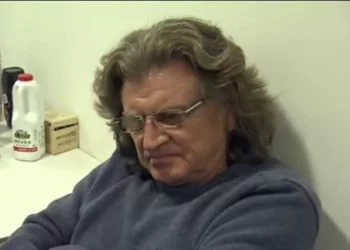 Jak dzisiaj wygląda grób zbigniewa Wodeckiego? Widok nagrobka i kilku istotnych szczegółów chwyta za serce. To już kilka lat od jego śmierci