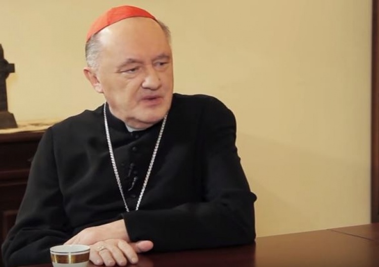 Metropolita warszawski kard. Kazimierz Nycz zasłabł podczas prowadzenia mszy w Wielki Czwartek, obecnie jest w szpitalu
