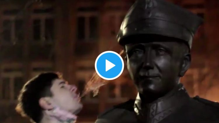 Portal wPolityce dotarł do informacji, że aktywista LGBT Franciszek Vetulani, który opluł pomnik Wyklętych nie pozostanie bezkarny.