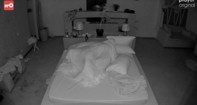 Nowy odcinek programu TVN „Hotel Paradise” ponownie zaowocował zbliżeniem, na seks przed kamerami zdecydowali się Bibi i Simon.