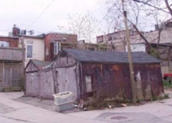 Sąsiedzi wyśmiewali małżeństwo gdy ci kupili stary, rozpadający się garaż. Parę miesięcy później, wszystkim opadły szczęki