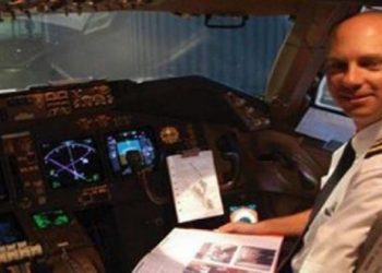 Kobieta dała pilotom paczuszkę z ciastkami. Zjedli, po czym dostrzegli dołączony list i zamarli…