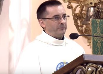 To nagranie stało się bardzo popularne w internecie. Wielu internautów było w niemałym szoku podobnie jak para młoda. Przez chwilę nie wiedzieli co się dzieje.