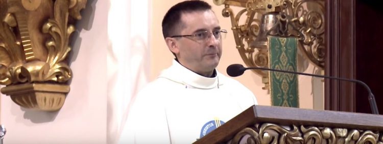 To nagranie stało się bardzo popularne w internecie. Wielu internautów było w niemałym szoku podobnie jak para młoda. Przez chwilę nie wiedzieli co się dzieje.