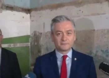 Dziennikarz zmiażdżył Biedronia tym pytaniem! Nie wiedział co ma powiedzieć (wideo)