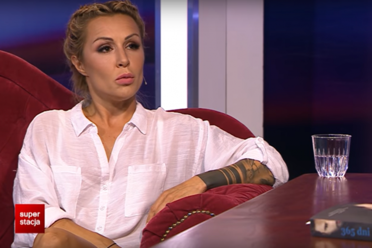 Blanka Lipińska pozuje nago na zdjęciu na jej profilu Instagram. Książka „365 dni” była bestsellerem w naszym kraju, film ma mieć premierę w walentynki.