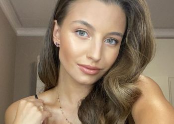 Julia Wieniawa wrzuciła na Instagram zdjęcie, na którym pozuje też jej mama, widać że dla niej rodzina jest bardzo ważna