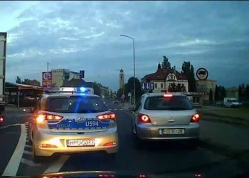 Nawet jeżeli nie jeździsz autem to i tak możesz dostać mandat w wysokości 5000 zł za brak ubezpieczenia OC samochodu. Musi być ciągłe