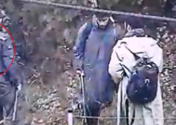 Na Twitterze Straży Granicznej umieszczono nagranie, na którym widać grupę mężczyzn. Według SG są to służby białoruskie z imigrantami