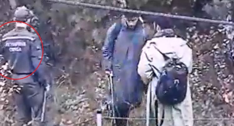 Na Twitterze Straży Granicznej umieszczono nagranie, na którym widać grupę mężczyzn. Według SG są to służby białoruskie z imigrantami