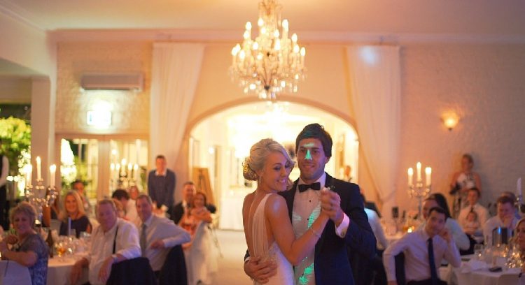 Disco Polo to muzyka bez której nie może odbyć się żadne wesele, jak się okazuje są tacy co reagują na ten gatunek wręcz alergicznie