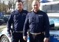 Zatrzymali samochód. Kierowca i pasażerka płakali. Policjanci spojrzeli na tylne siedzenie…