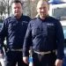 Zatrzymali samochód. Kierowca i pasażerka płakali. Policjanci spojrzeli na tylne siedzenie…