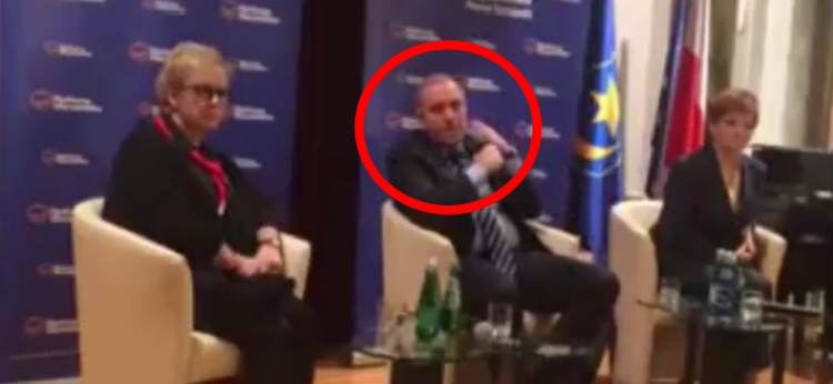 Rozróba na spotkaniu ze Schetyną! Nikt ich nie mógł powstrzymać. Mina szefa Platformy? – BEZCENNA!