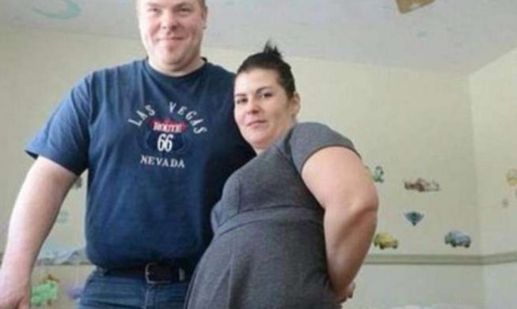 Zapewniała męża, że urodzi pięcioraczki. Podczas porodu na jaw wyszło kłamstwo, które zbiło go z nóg! [FOTO]