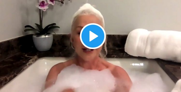 Połączyli się ze światowej sławy gwiazdą na żywo i… przyłapali ją nago w łazience! Prowadzącego zatkało (wideo)