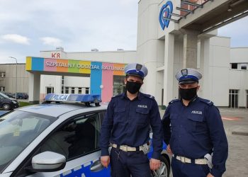 Policjanci zatrzymali pędzący samochód, gdy zajrzeli do środka wszystko stało się jasne. Wstrząsające zdarzenie