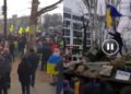 Cywile wyszli na ulicę protestować. Rosjanie oddali strzały ostrzegawcze (wideo)