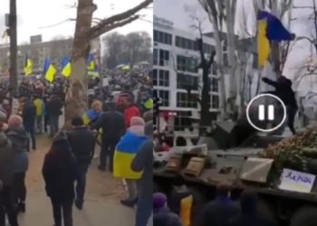 Cywile wyszli na ulicę protestować. Rosjanie oddali strzały ostrzegawcze (wideo)