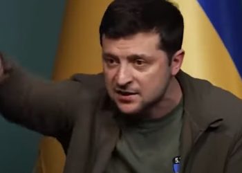 Wołodymyr Zełenski podczas swojego ostatniego przemówienia zwrócił się w ostrych i stanowczych słowach między innymi wprost do Władimira Putina. Nagranie obiega sieć.