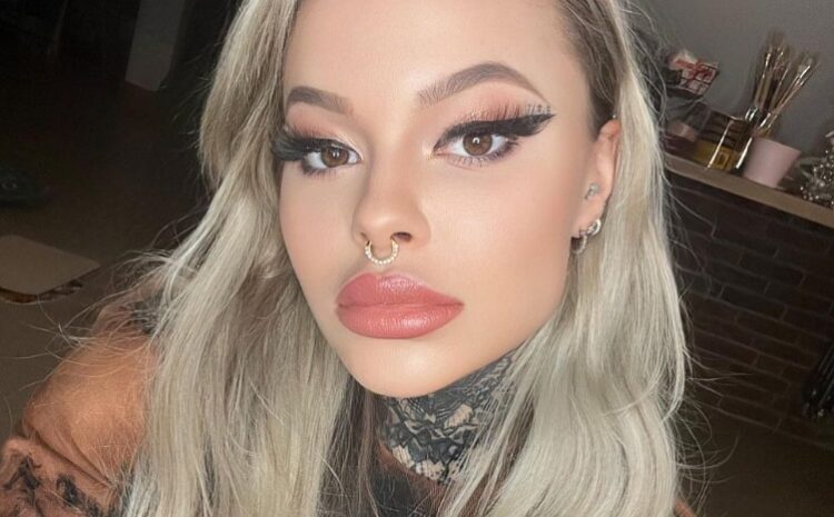 Monika Miller, wnuczka byłego premiera Leszka Millera pokazała stare zdjęcie, na którym jest bez tatuaży, kolczyków oraz makijażu