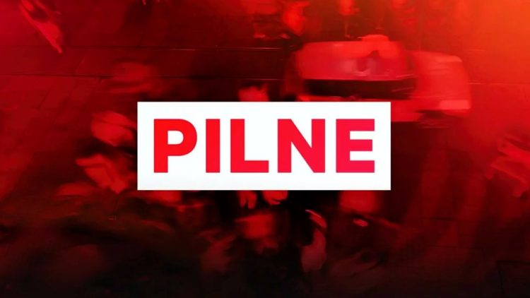 Dramat w Warszawie: Zaatakował policjantów nożem – odpowiedzieli ogniem. Ranni funkcjonariusze przewiezieni do szpitala