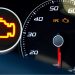 Zapalenie się kontrolki "check engine" na desce rozdzielczej auta może wywołać dreszcze u każdego kierowcy. Jak go skasować samodzielnie?