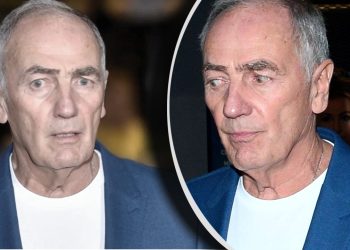 Karol Strasburger, od lat twarz kultowego teleturnieju "Familiada", pozostaje jego prowadzącym pomimo niedawnych zmian w strukturze