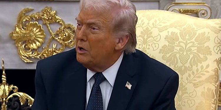 Donald Trump ponownie zaostrzył ton wobec Hiszpanii i wrócił do gróźb dotyczących handlu. Prezydent USA zarzuca Madrytowi brak realnej współpracy przy działaniach związanych z konfliktem z Iranem. Wypowiedzi padły mimo wcześniejszych zapewnień Białego Domu, że Hiszpania współpracuje z amerykańskim wojskiem.
